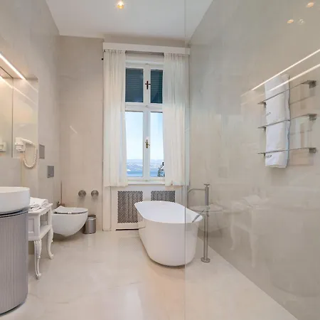 Ariston Hotell